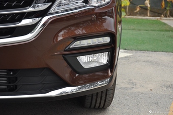 2017款宝骏560律动版1.5T手动乐享型