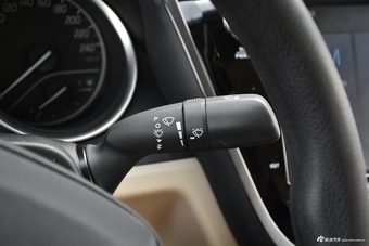 2018款凯美瑞2.0E自动精英版