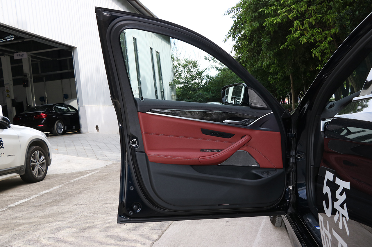 2018款宝马5系改款2.0T自动530Li尊享型M运动套装