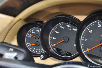 2015款 卡宴Cayenne S E-Hybrid 3.0T自动 棕色