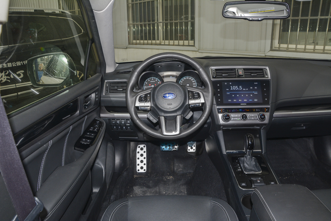 2017款傲虎 2.5L自动运动导航版 EyeSight