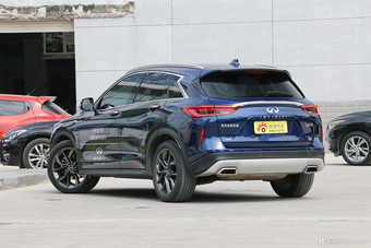 2018款英菲尼迪QX50 2.0T自动四驱豪华版