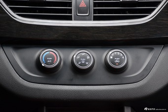 2016款宝骏310 1.2L手动时尚型