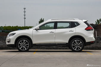 2017款奇骏2.5L自动CVT至尊版 4WD 	