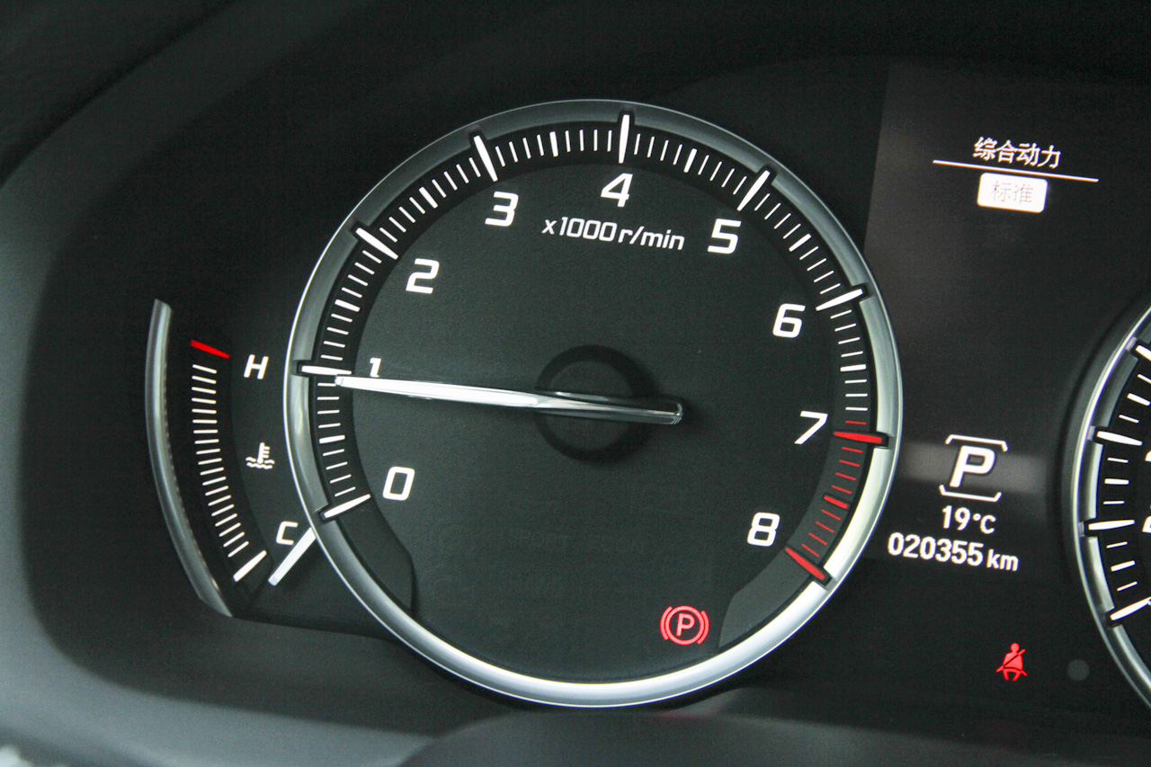 2015款讴歌TLX 2.4L自动精英版