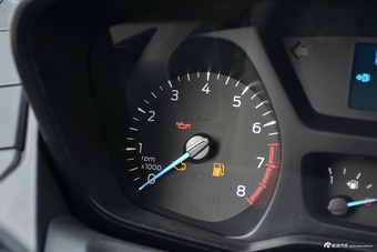 2017款新全顺2.0T中轴中顶汽油Gas 5/6座Kombi国5