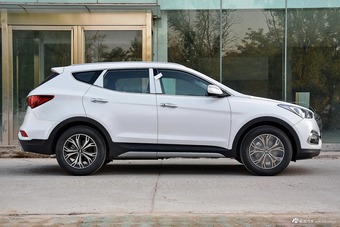 2017款现代全新胜达 2.0T 自动两驱智能型 7座