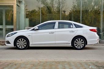2017款现代索纳塔九1.6T自动GLS智能型