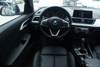 2017款宝马1系120i自动设计套装型 