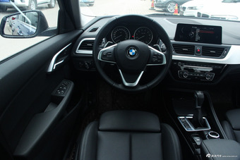 2017款宝马1系120i自动设计套装型 