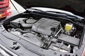 2017款兰德酷路泽4.0L自动GX-R中东版7座