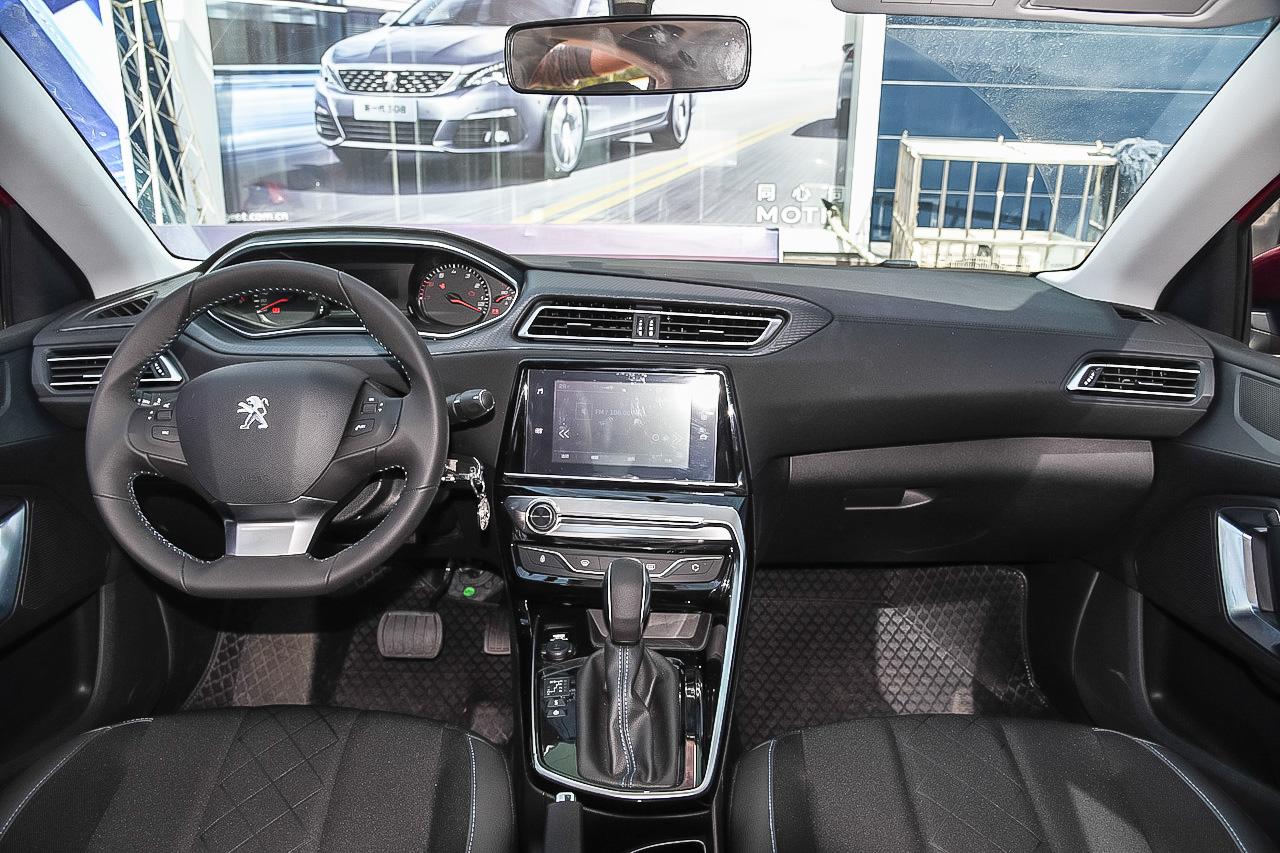 2016款标致308 1.2T自动豪华版