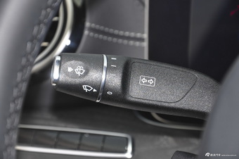 2016款奔驰E级2.0T自动E300L 运动豪华型
