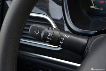 2017款北汽威望 M50f 1.3T手动豪华型（红）