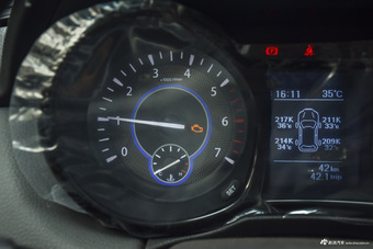 2016款驭胜S350 2.0T手动四驱汽油豪华天窗版7座