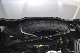 2016款五菱宏光S1 1.5L手动尊享型 大地棕