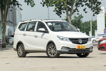 2017款宝骏730 1.5T手动风尚型7座