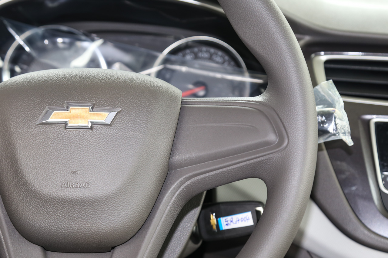 2016款雪佛兰乐风RV 1.5L手动畅行版 雪域白