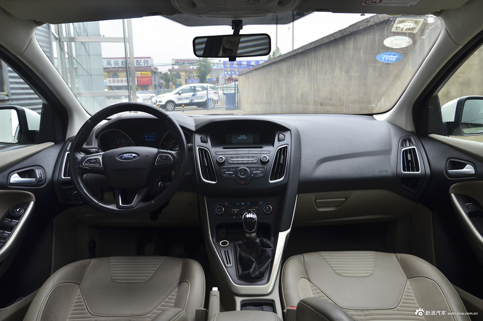 2017款福克斯两厢1.0T手动超能风尚型智行版EcoBoost 125