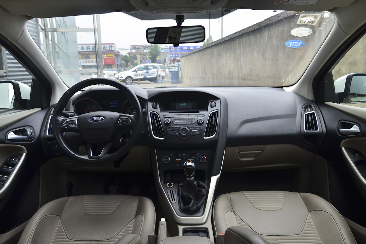 2017款福克斯两厢1.0T手动超能风尚型智行版EcoBoost 125