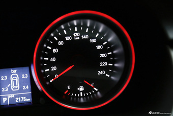 2015款哈弗H6运动版1.5T自动两驱尊享型