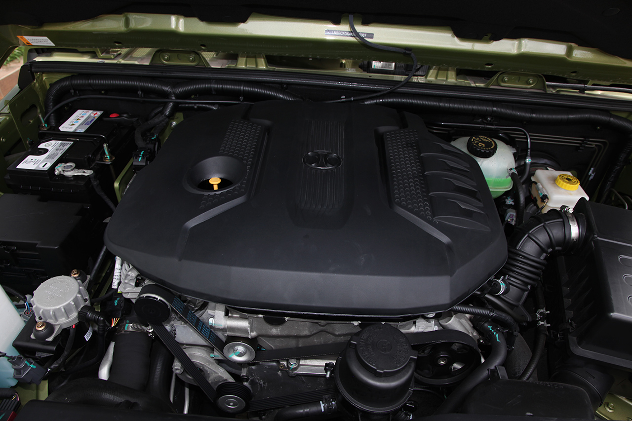 2016款北京BJ40L 2.3T自动两驱尊贵版