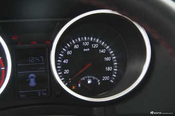 2017款黄海N3 2.5T手动两驱运动版JE4D25C