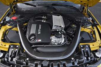 2017款宝马M4手动双门轿跑车