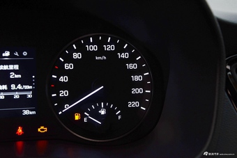 2016款现代悦纳 1.4L自动活力版SPORT