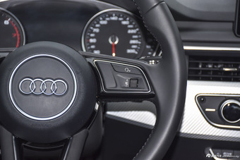 2017款奥迪A4L 2.0T自动40TFSI时尚型