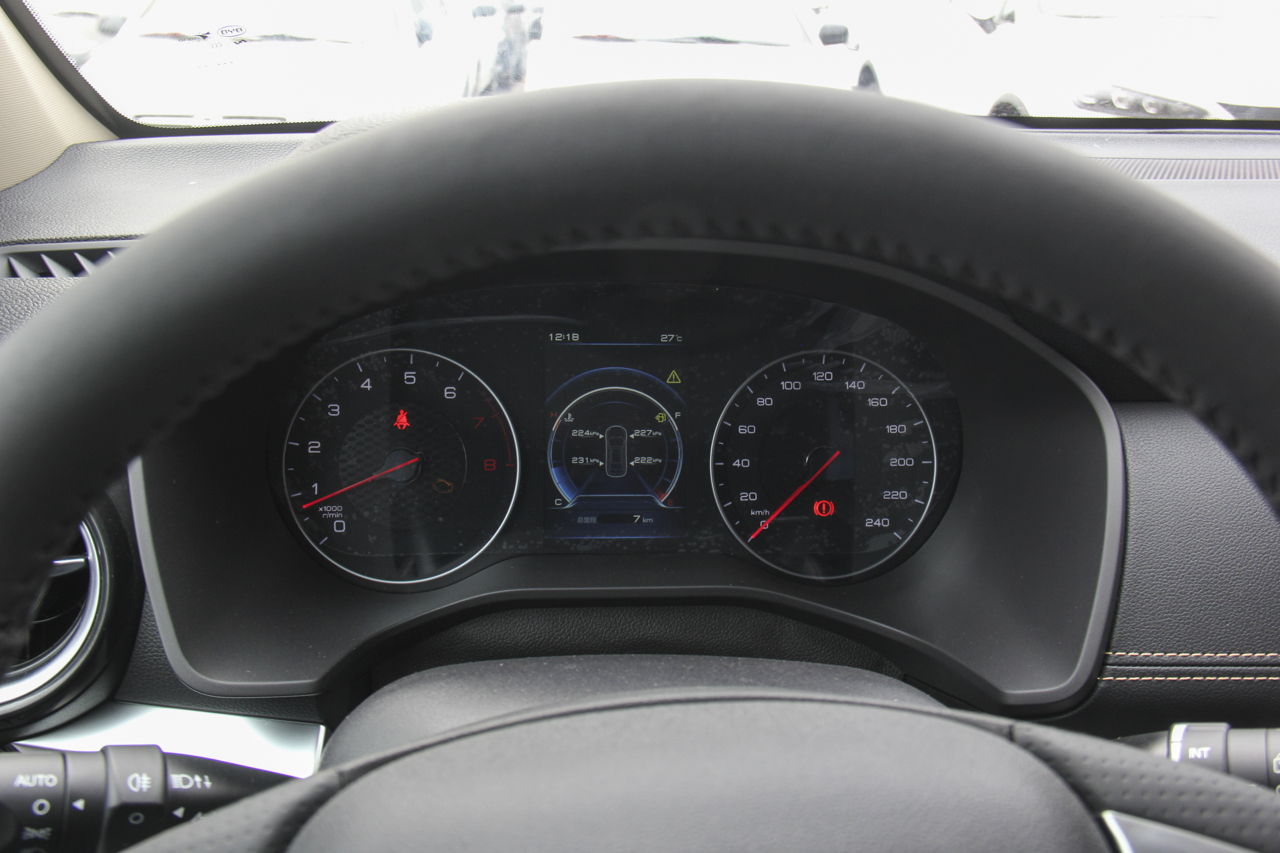 2019款比亚迪宋1.5TI手动智联越动型