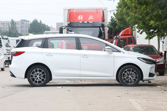 2018款比亚迪宋MAX 1.5T自动智联尊享型6座