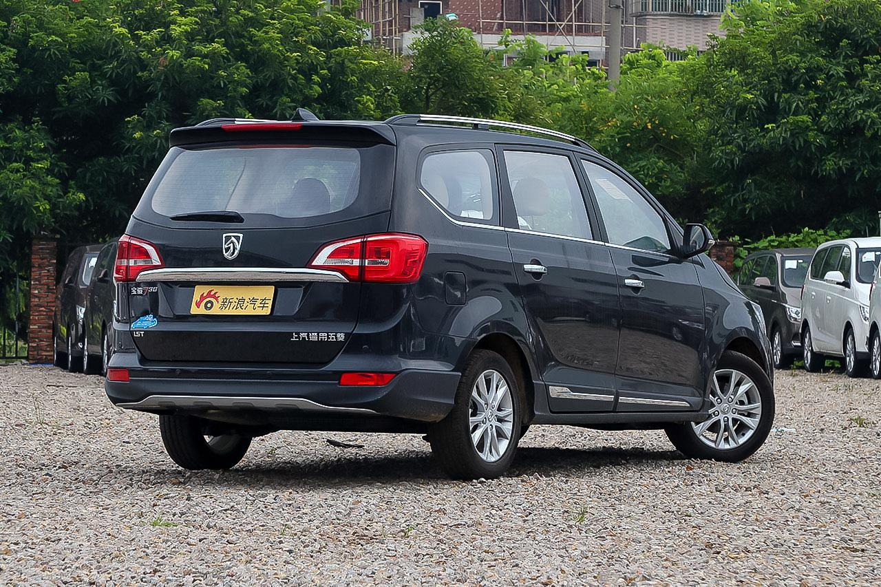 2016款宝骏730 1.5T手动豪华版 7座