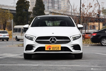 2019款奔驰A级 1.3T自动200 L运动轿车先行特别版