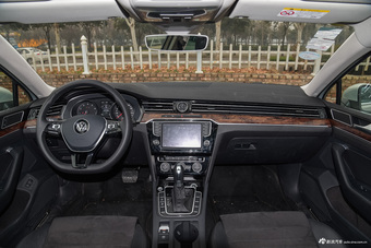 2017款迈腾2.0T自动380TSI DSG旗舰型图片