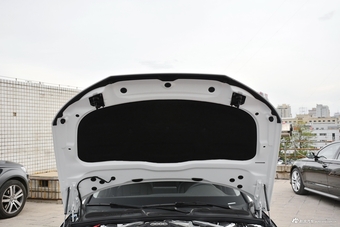 2018款奥迪A4L 2.0T自动30周年年型40 TFSI时尚型