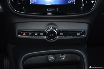 2019款沃尔沃XC40 2.0T四驱子夜亚马逊蓝T4