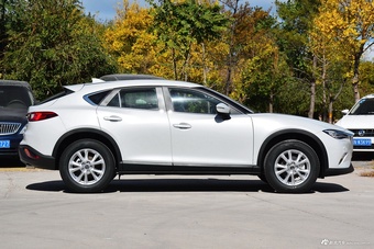 2018款马自达CX-4 2.0L手动两驱蓝天活力版