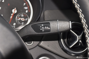 2017款奔驰GLA级 GLA220 2.0T自动4MATIC时尚型