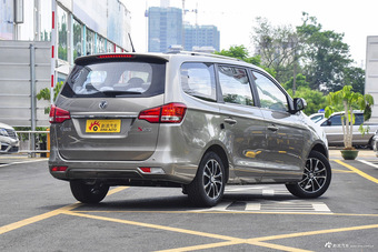 2016款风行S500 1.5L手动豪华型