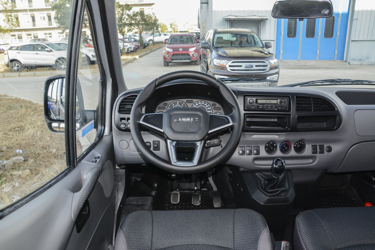 2017款特顺2.8T手动商运型短轴中顶6/7/8座JX493