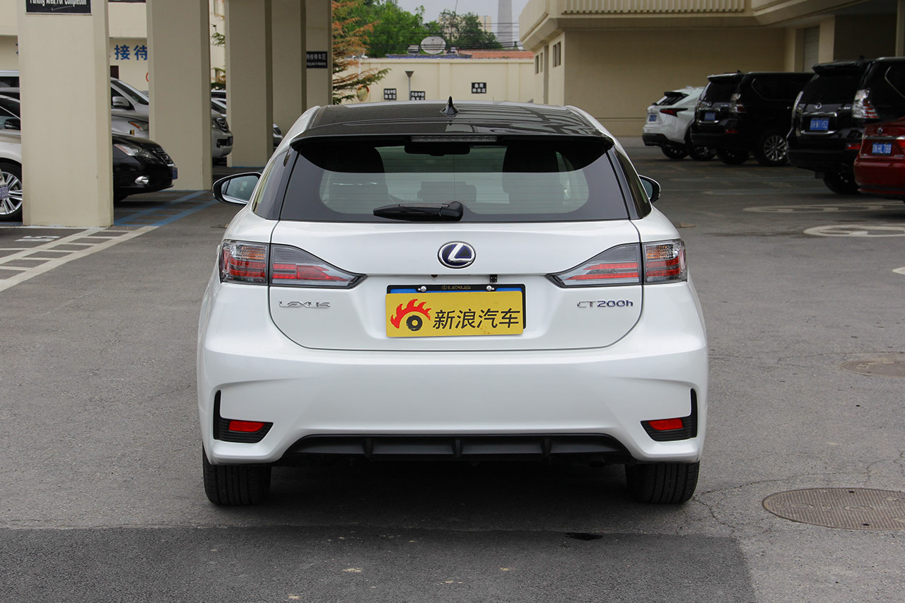 2014款雷克萨斯CT 1.8L自动200h舒适版双色