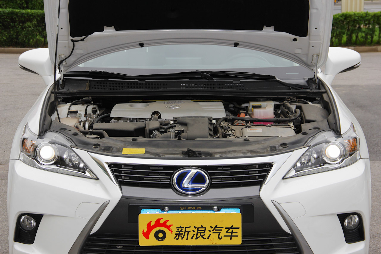 2014款雷克萨斯CT 1.8L自动200h舒适版双色