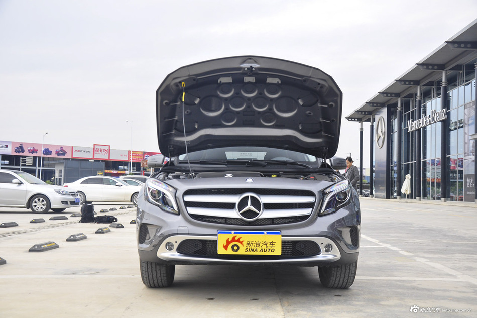 2016款奔驰GLA级 GLA200 1.6T自动时尚型