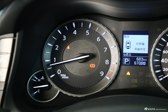 2017款英菲尼迪Q70L 2.5L自动精英版