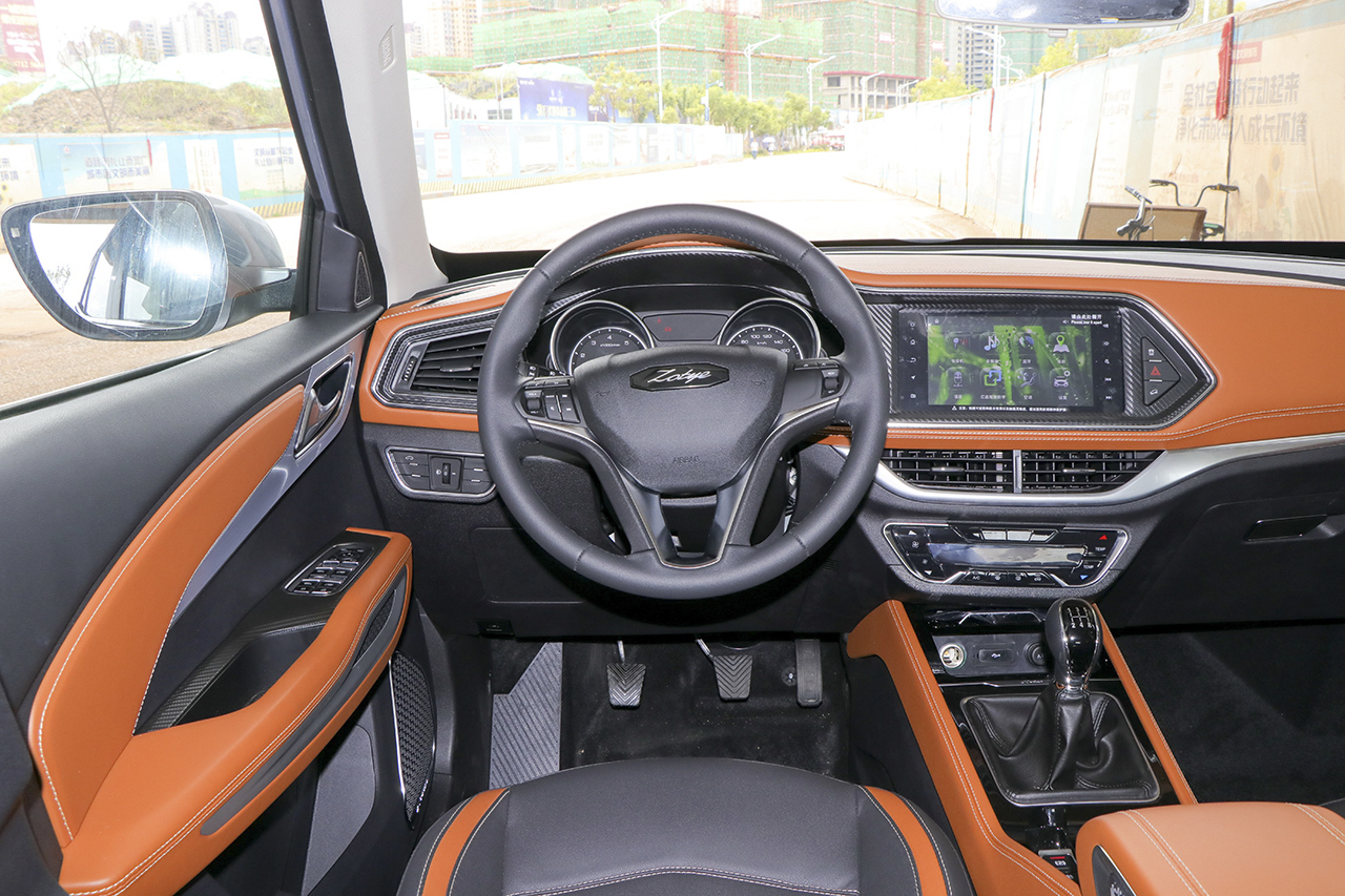 2017款众泰T300 1.5L手动尊享型