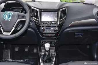 2016款长安CS15 1.5L手动尊贵版