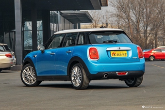 2016款MINI 1.5T自动 COOPER先锋派 五门版