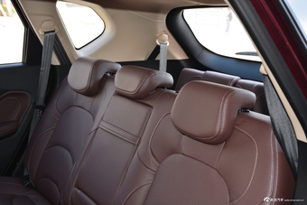 2017款宝骏560 1.5T DCT旗舰型7座