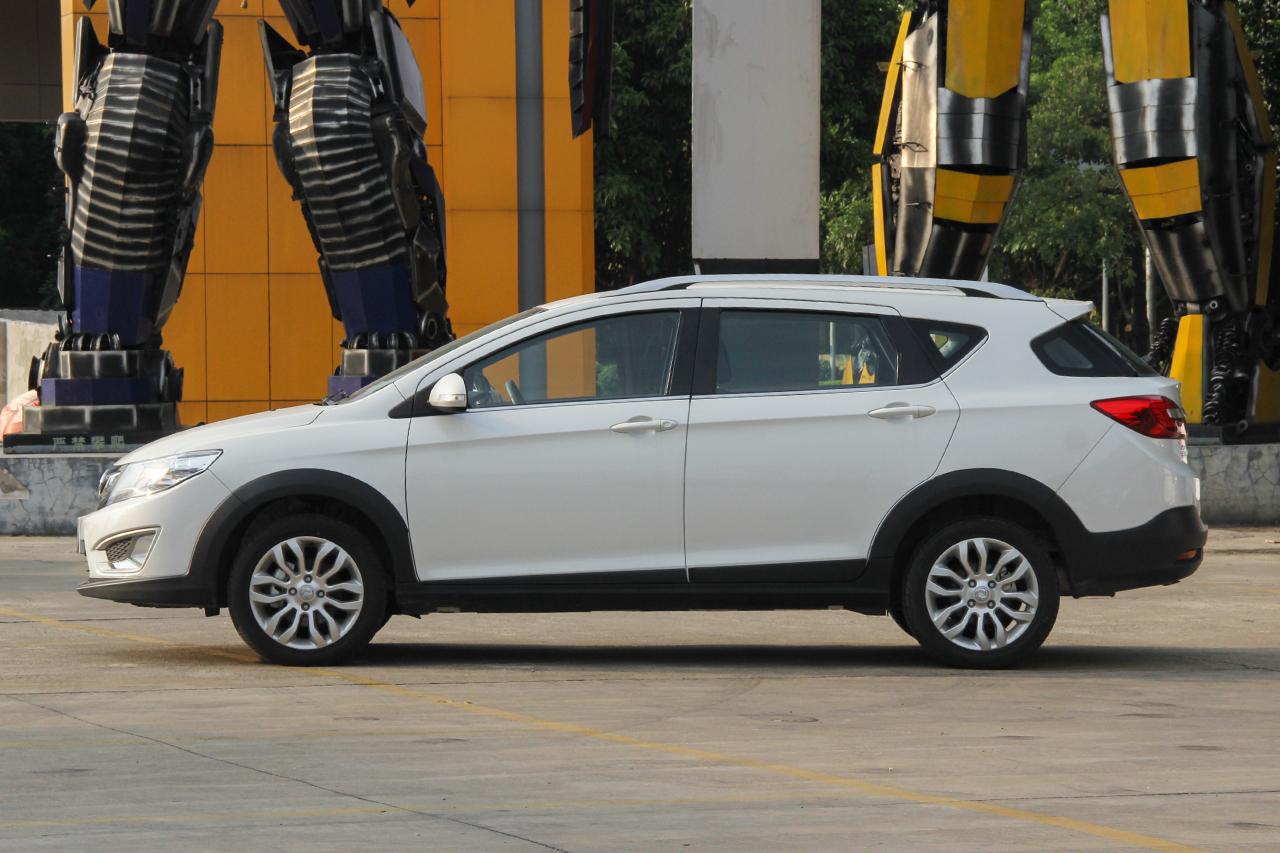 2017款风神AX3领先版1.5L手动尚酷型